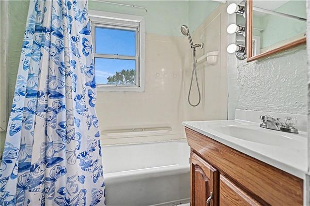 100 NE 73rd Street, Gladstone, MO 64118
