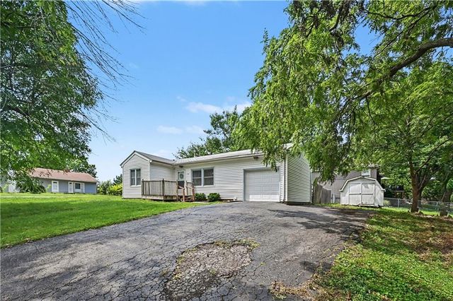 100 NE 73rd Street, Gladstone, MO 64118