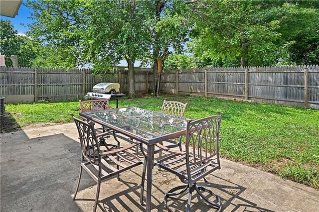 100 NE 73rd Street, Gladstone, MO 64118