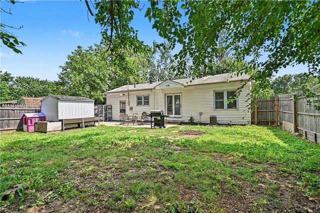 100 NE 73rd Street, Gladstone, MO 64118