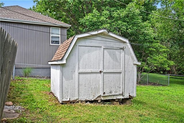 100 NE 73rd Street, Gladstone, MO 64118