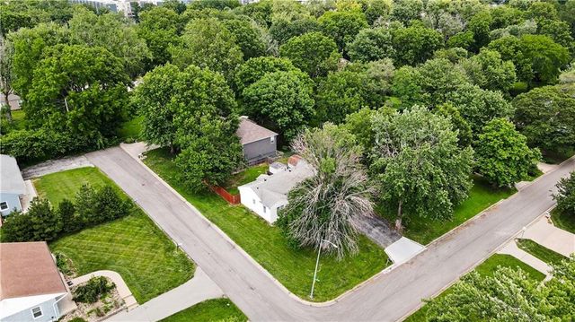 100 NE 73rd Street, Gladstone, MO 64118