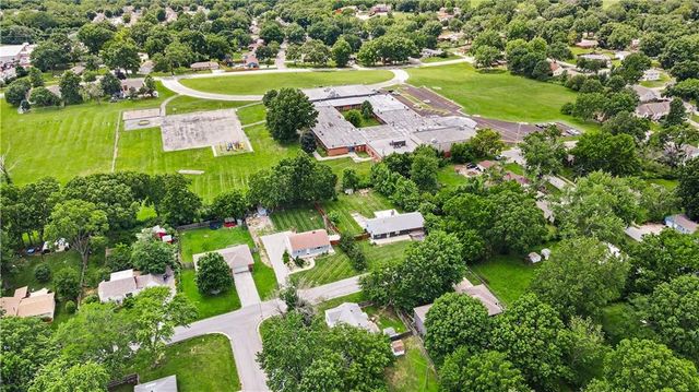 100 NE 73rd Street, Gladstone, MO 64118