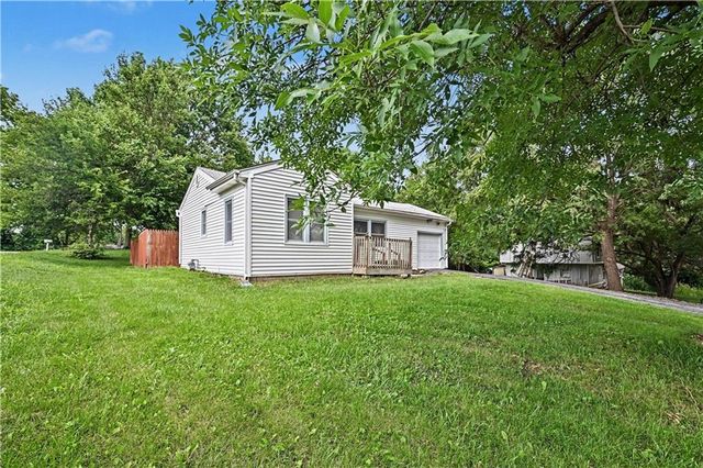 100 NE 73rd Street, Gladstone, MO 64118