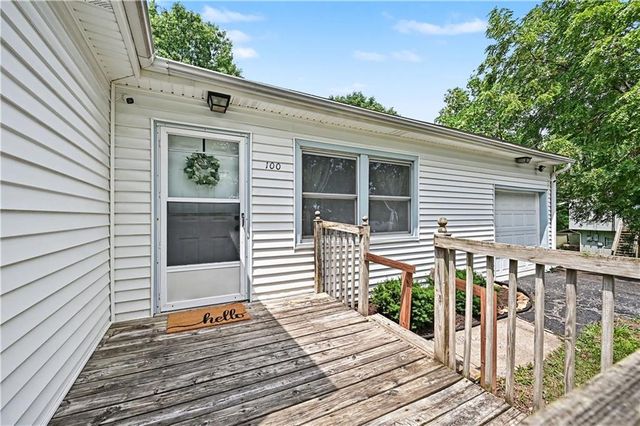 100 NE 73rd Street, Gladstone, MO 64118