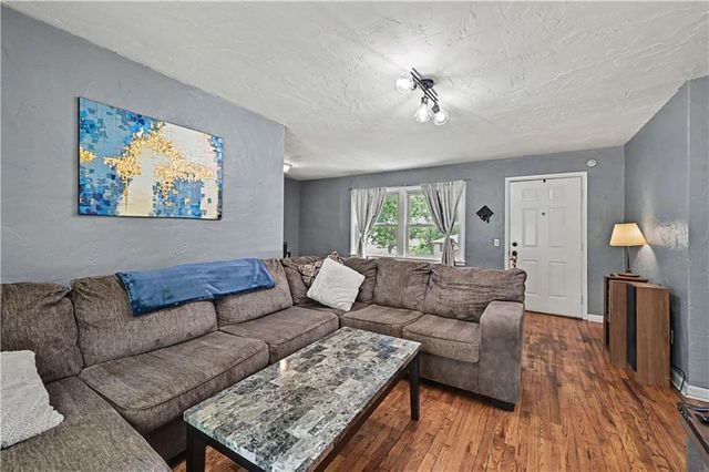 100 NE 73rd Street, Gladstone, MO 64118
