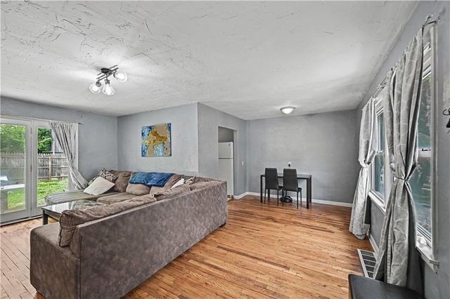 100 NE 73rd Street, Gladstone, MO 64118