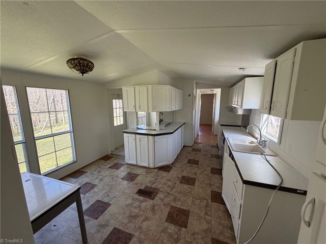 2050 Pondarosa Drive, Kernersville, NC 27284
