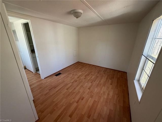 2050 Pondarosa Drive, Kernersville, NC 27284