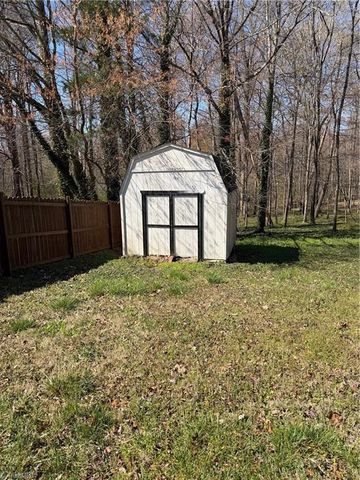 2050 Pondarosa Drive, Kernersville, NC 27284