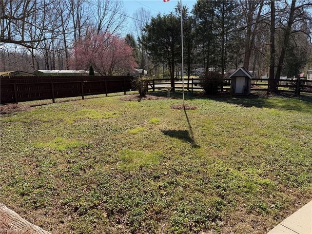 2050 Pondarosa Drive, Kernersville, NC 27284