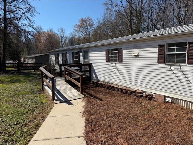 2050 Pondarosa Drive, Kernersville, NC 27284