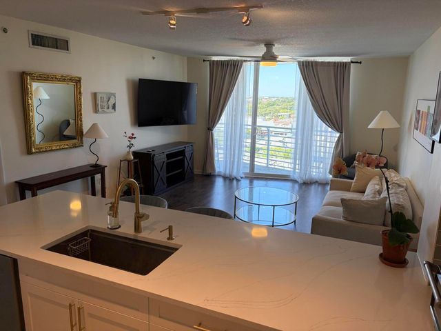 1551 N Flagler Drive 808, West Palm Beach, FL 33401