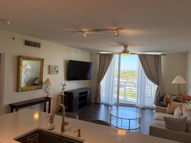 1551 N Flagler Drive 808, West Palm Beach, FL 33401