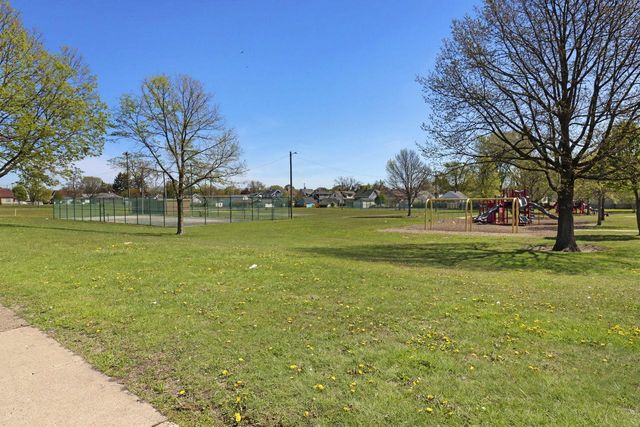 6804 34th AVENUE, Kenosha, WI 53142