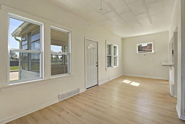 6804 34th AVENUE, Kenosha, WI 53142