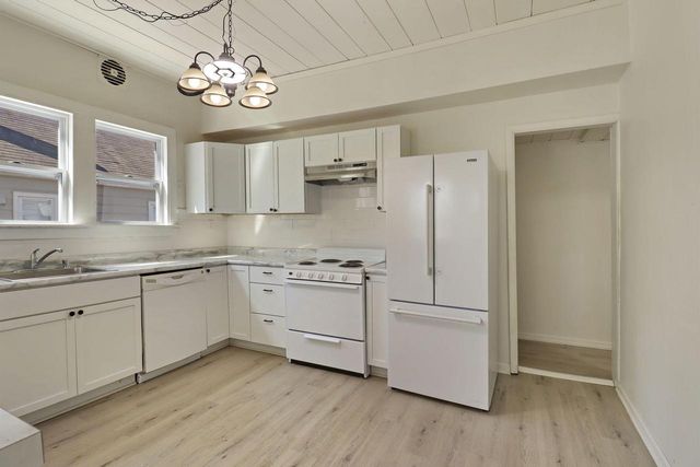 6804 34th AVENUE, Kenosha, WI 53142