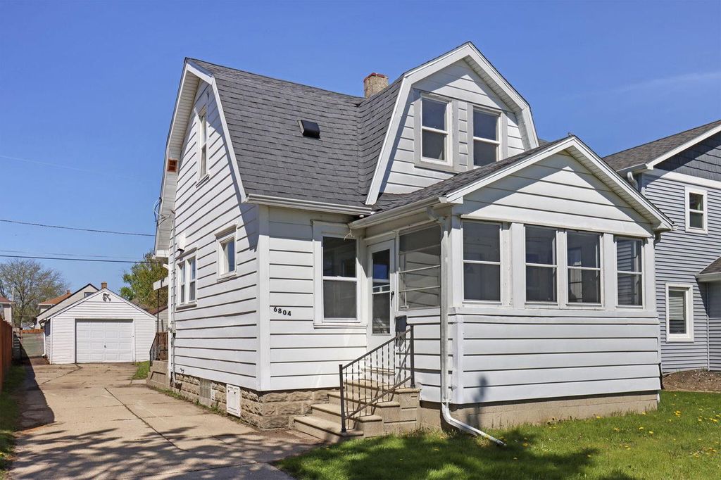 6804 34th AVENUE, Kenosha, WI 53142