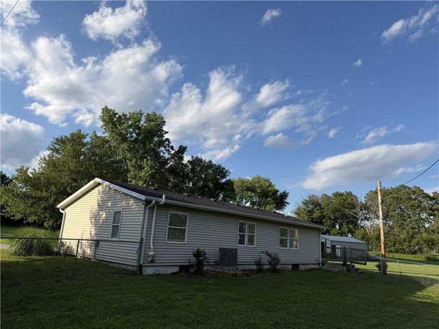 24761 Chiles Road, Paola, KS 66071