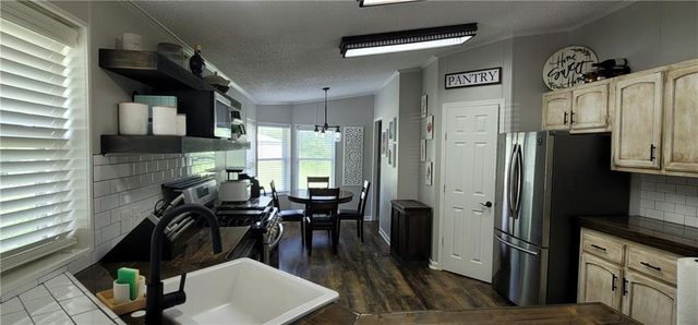 24761 Chiles Road, Paola, KS 66071