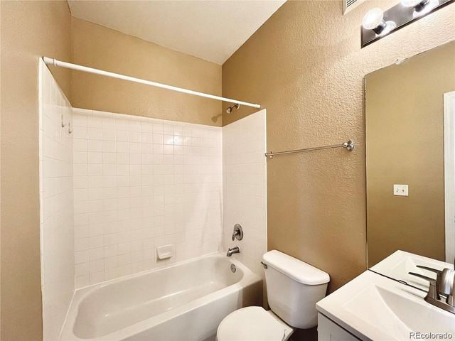 6725 S Winnipeg Cir 106, Aurora, CO 80016