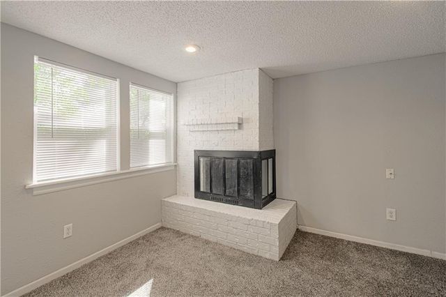 404 NE Castle Drive, Lee's Summit, MO 64063