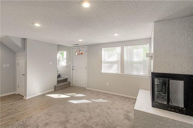 404 NE Castle Drive, Lee's Summit, MO 64063