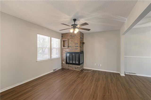 404 NE Castle Drive, Lee's Summit, MO 64063