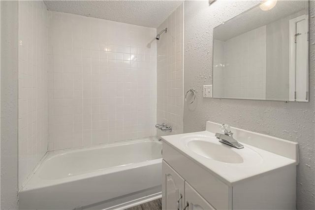 404 NE Castle Drive, Lee's Summit, MO 64063