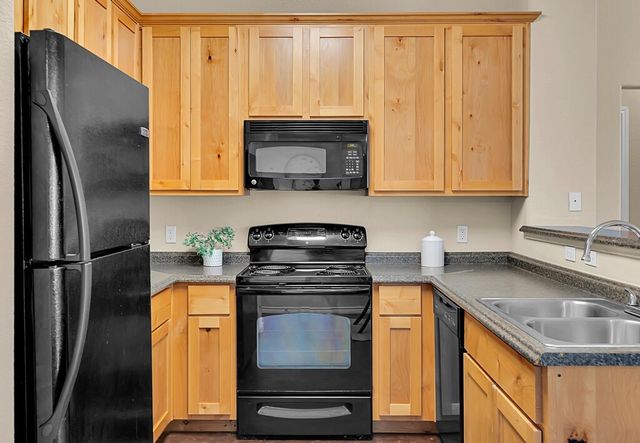 137 Flat Creek Drive, Robinson, TX 76706