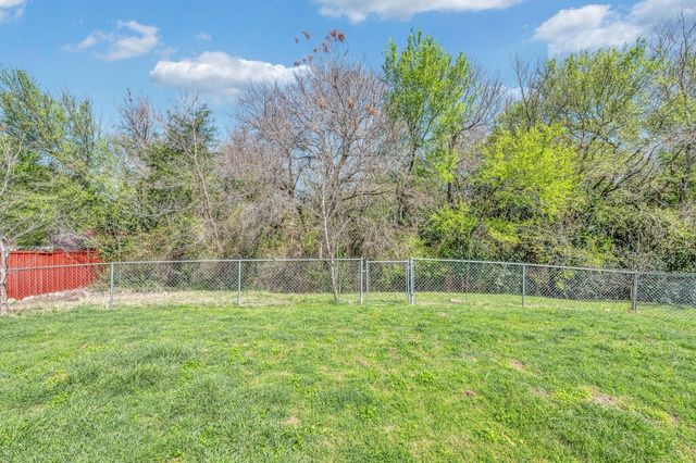 137 Flat Creek Drive, Robinson, TX 76706