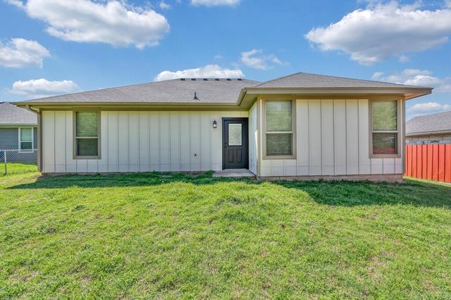 137 Flat Creek Drive, Robinson, TX 76706