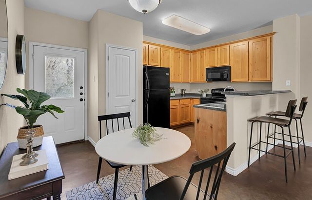 137 Flat Creek Drive, Robinson, TX 76706