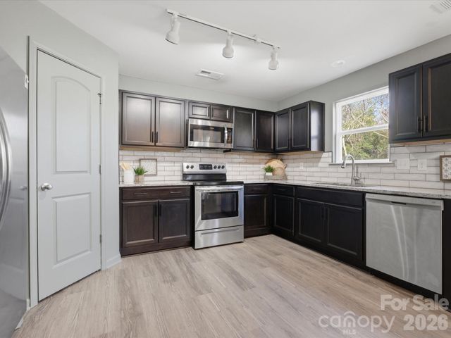 422 Perry Lane, Marshville, NC 28103