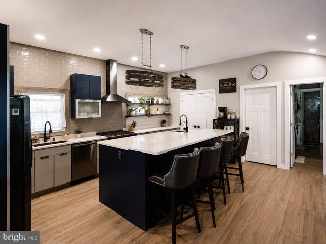 138 CRESTVIEW DR, Willingborough, NJ 08046