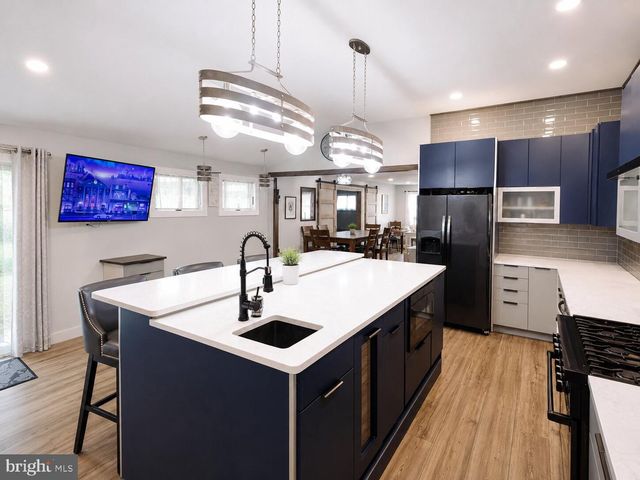 138 CRESTVIEW DR, Willingborough, NJ 08046