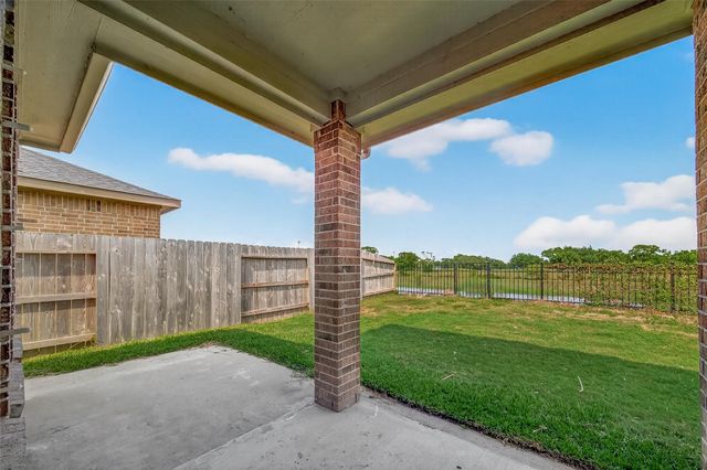 188 Lucky Manor Lane, La Porte, TX 77571
