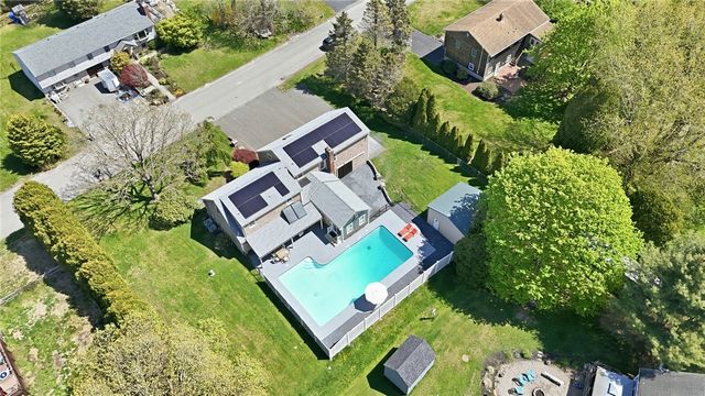 26 Ridgeside Lane, Tiverton, RI 02878