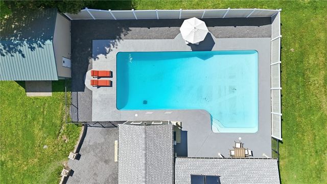 26 Ridgeside Lane, Tiverton, RI 02878
