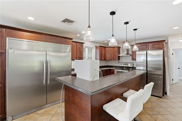 26 Ridgeside Lane, Tiverton, RI 02878