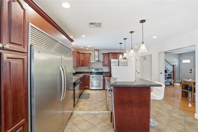 26 Ridgeside Lane, Tiverton, RI 02878