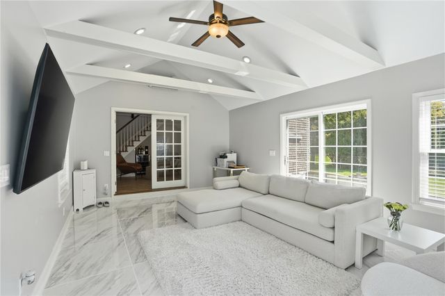 26 Ridgeside Lane, Tiverton, RI 02878