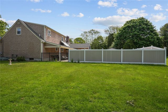 26 Ridgeside Lane, Tiverton, RI 02878