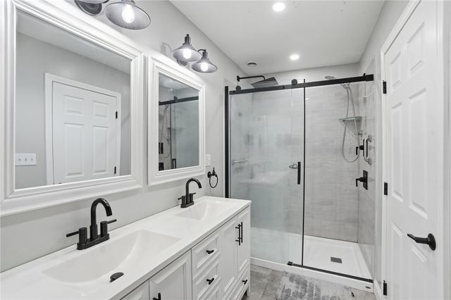 26 Ridgeside Lane, Tiverton, RI 02878