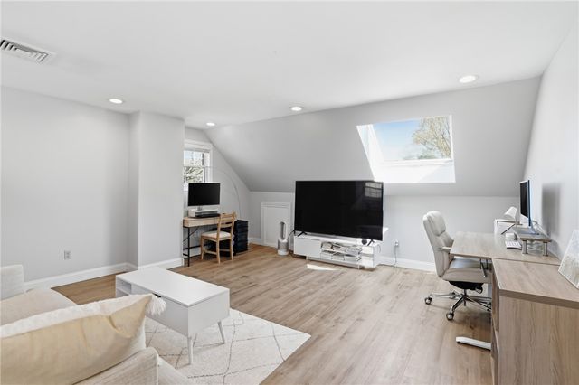 26 Ridgeside Lane, Tiverton, RI 02878