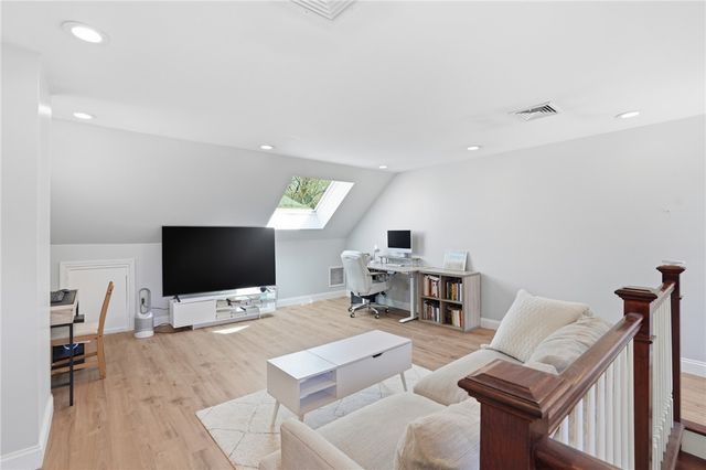 26 Ridgeside Lane, Tiverton, RI 02878