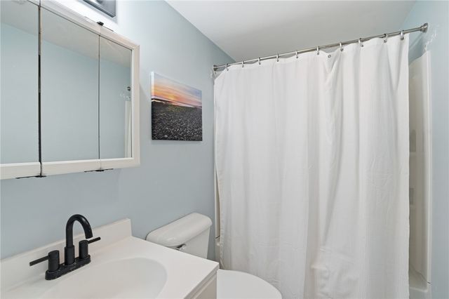 26 Ridgeside Lane, Tiverton, RI 02878