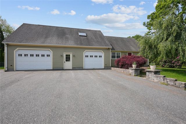 26 Ridgeside Lane, Tiverton, RI 02878