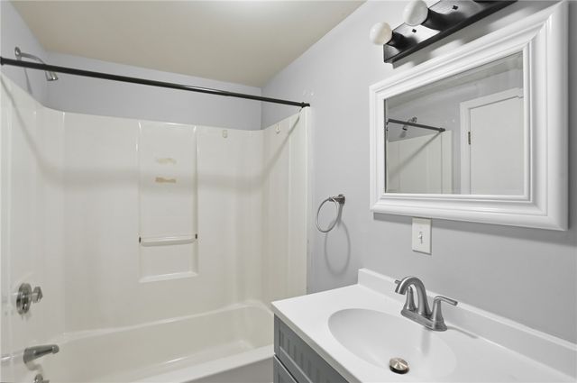 26 Ridgeside Lane, Tiverton, RI 02878