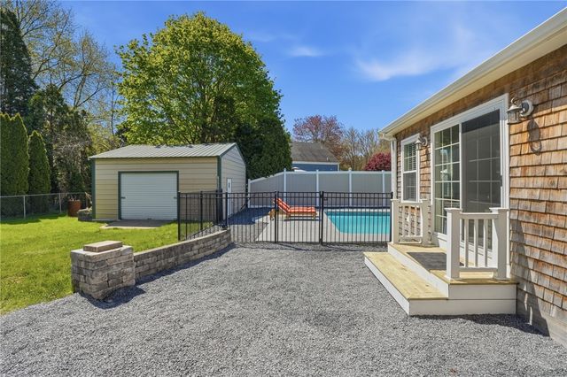 26 Ridgeside Lane, Tiverton, RI 02878